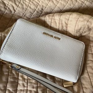 Michael kors wristlet